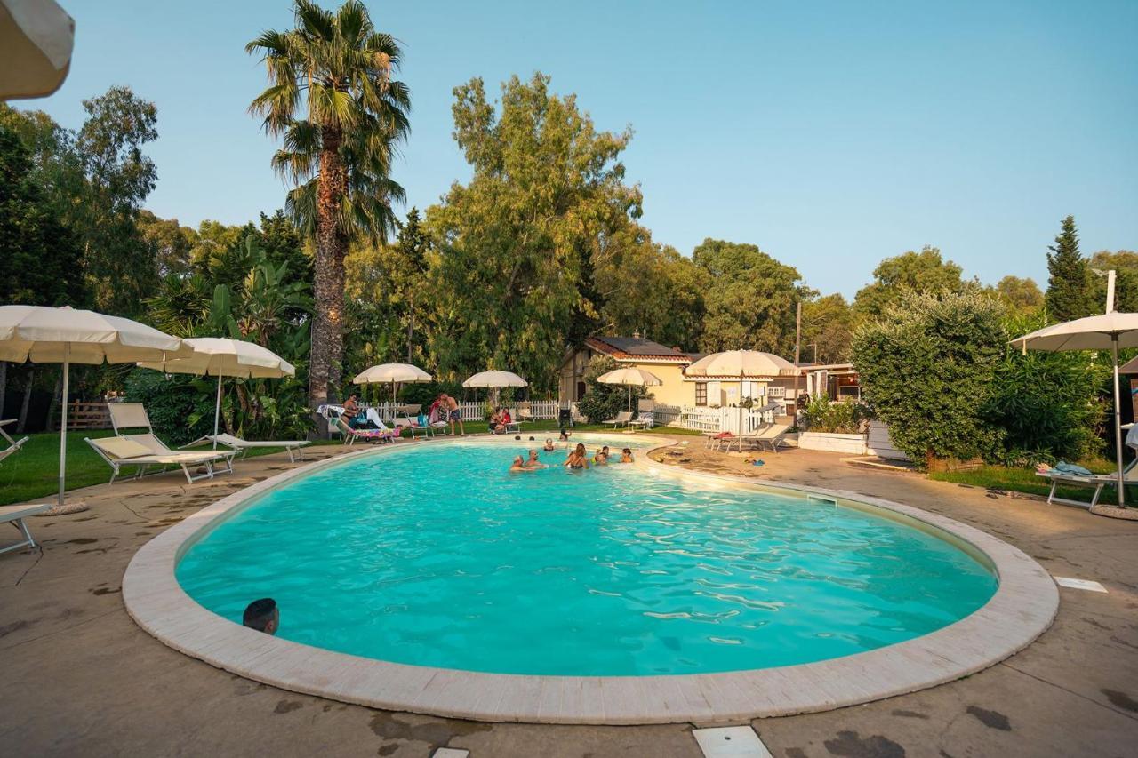Hotel Kampaoh Flumendosa à Santa Margherita di Pula Extérieur photo